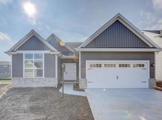 201 Gailardio St, Savoy, IL 61874