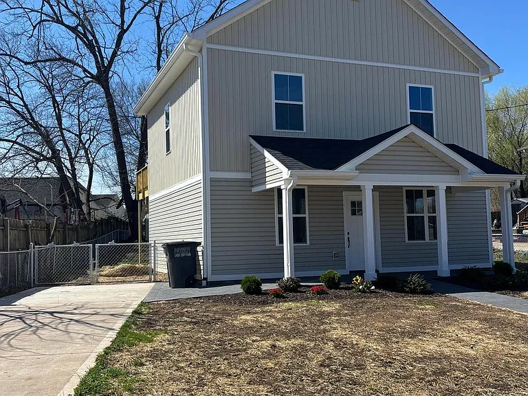 129 Evans St — Photo 2