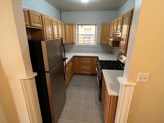 4th image of 1332 Croes Ave #1