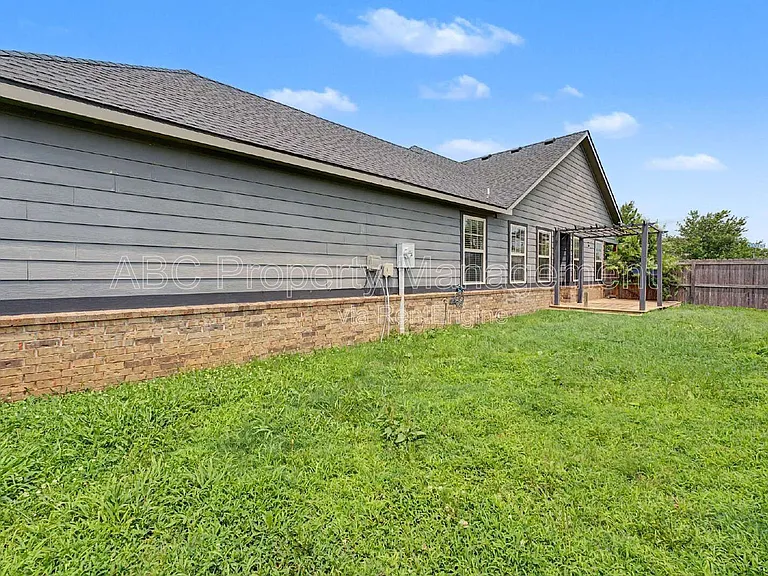 3801 SW Gibson Ave — Photo 17