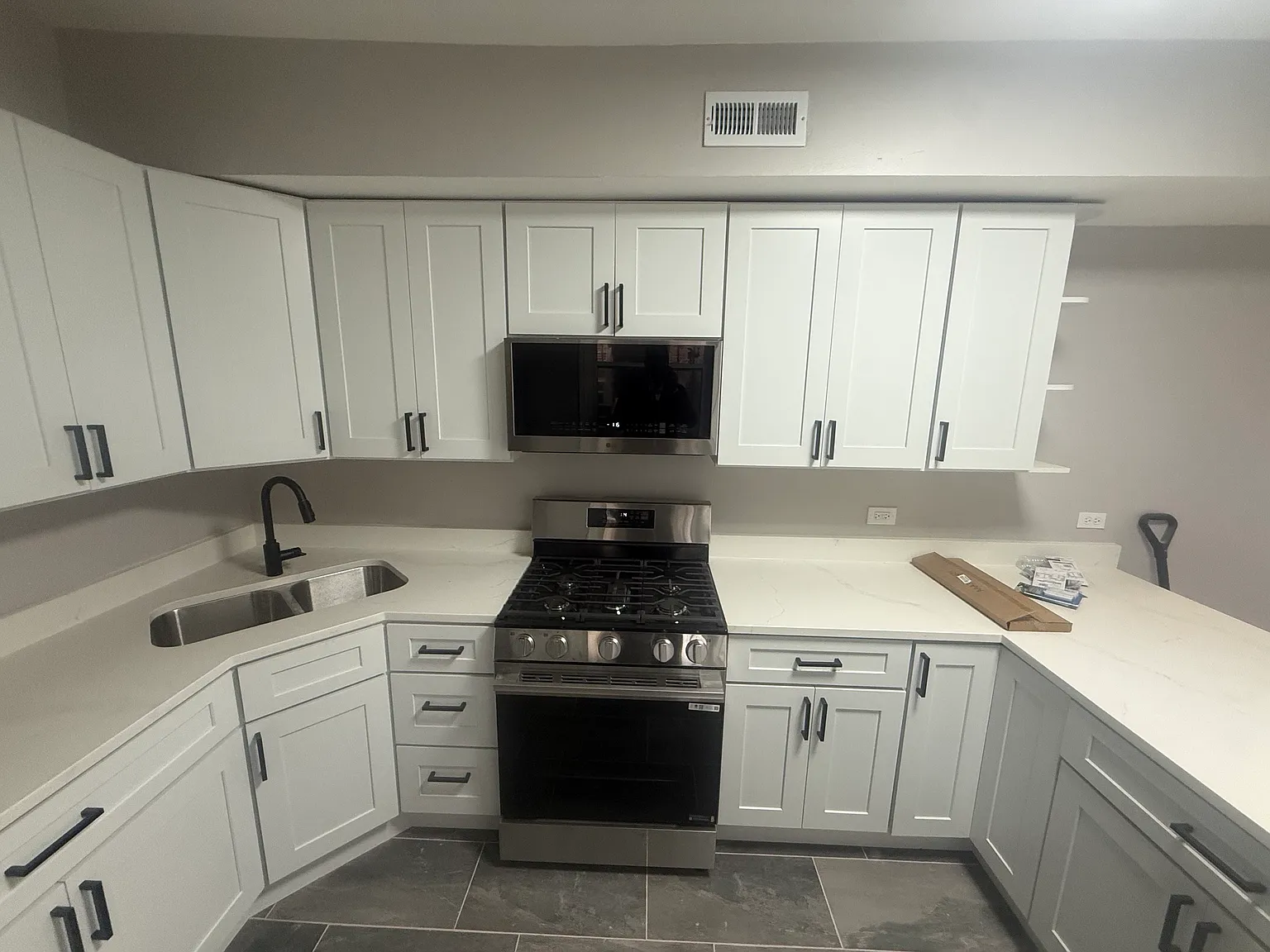 3 bed, 1300 sqft, $2,050 — Photo 2