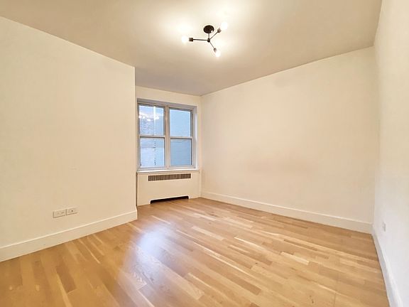 4th image of 4300 Broadway APT 4