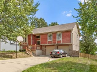 1417 SW Highland Dr, Lees Summit, MO 64081