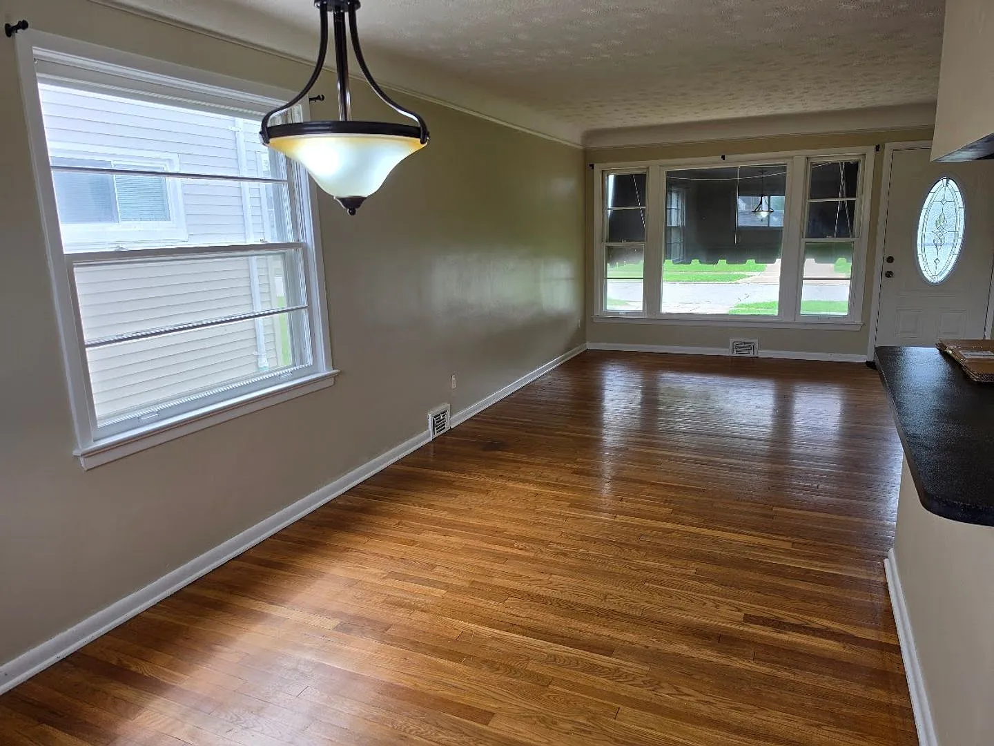 3 Bed Ranch in Mayfield Heights — Photo 4