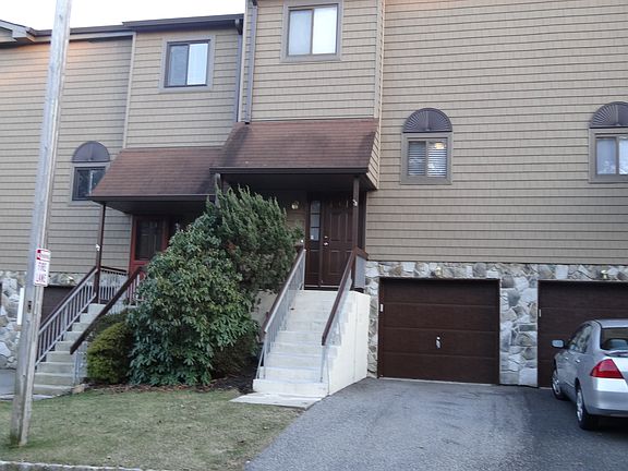 Front/Driveway/Garage