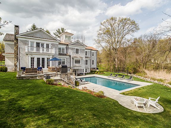  Private Setting Close to Town