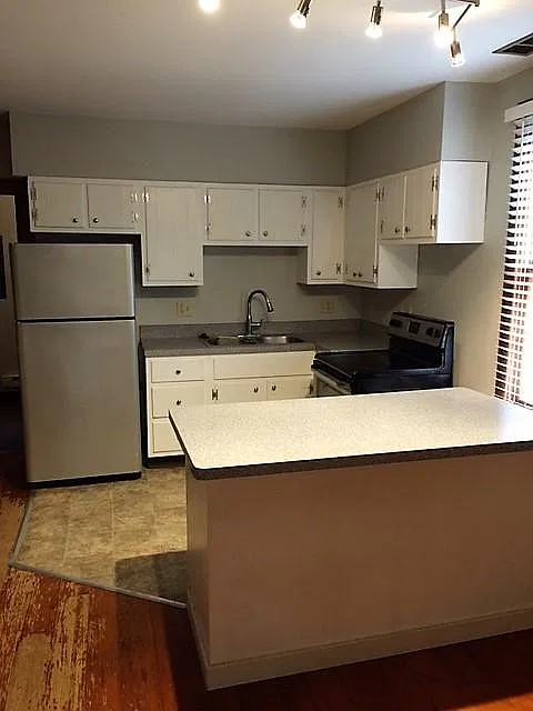 2 bed, 1.5 bath, 1067 sqft, $1,550 — Photo 4