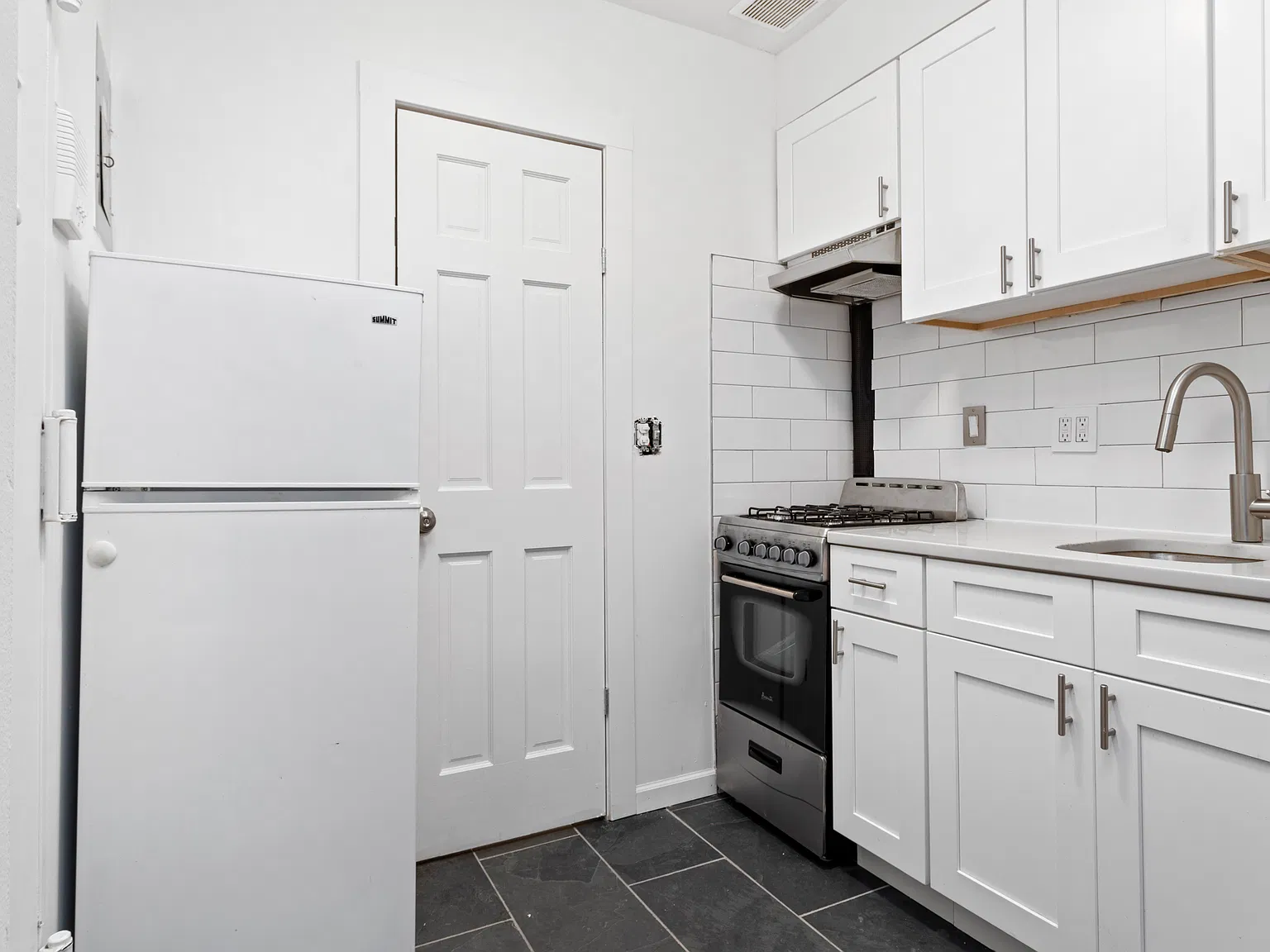 303 East 5th Street — Photo 3