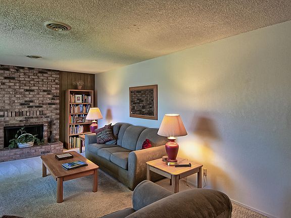 4th image of 2086 Glenrose Dr