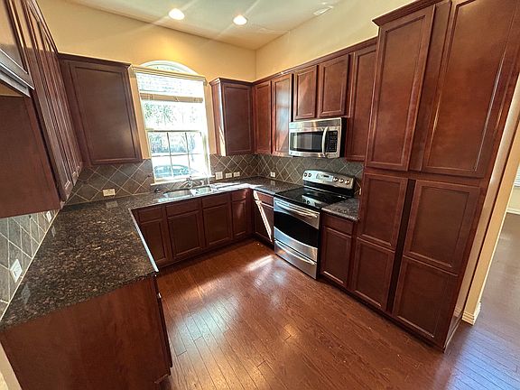 2nd image of 1935 Longmeadow Hill Dr