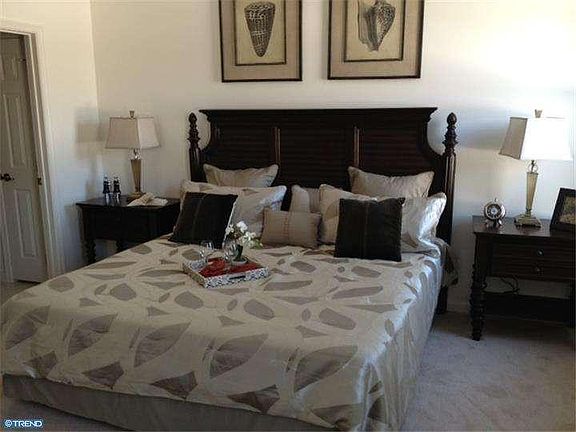 5th image of 15074 Dahlia Dr