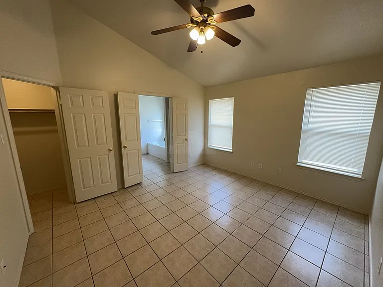 1604 Grey Fox Trl — Photo 17