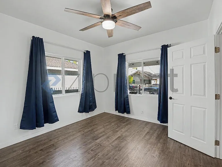 1659 E 61st St — Photo 17