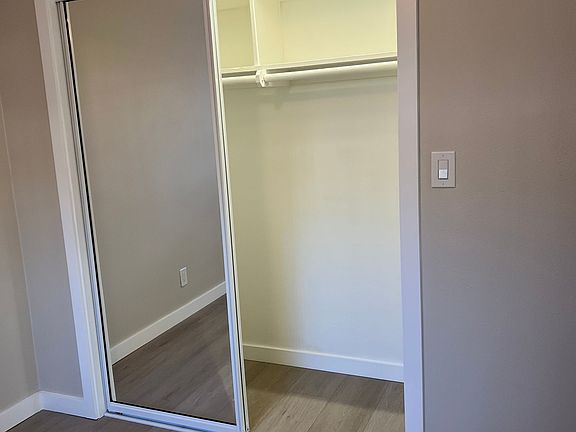 4th image of 6042 Fullerton Ave #5