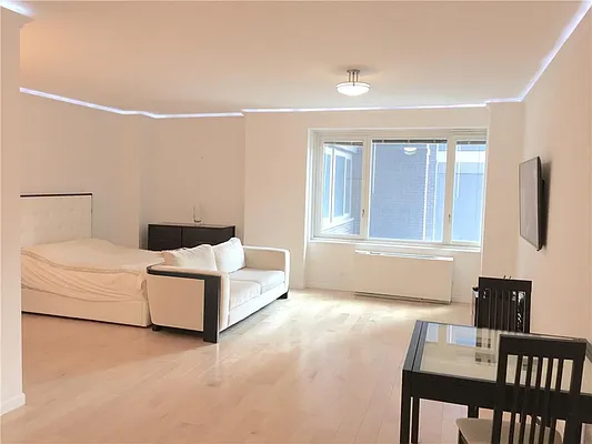 Rented by R New York | media 1