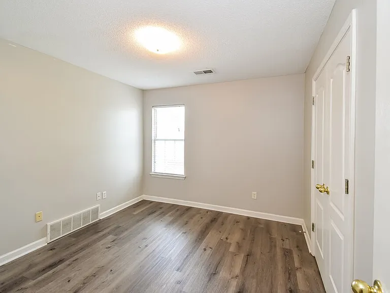 9760 Riggin Dr — Photo 11