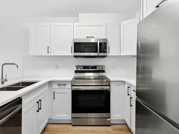 17404 64th Ave NW #121, Edmonton, AB T5T 6X4