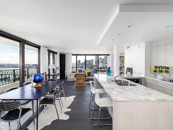 2nd image of 555 NE 15th St APT 20A