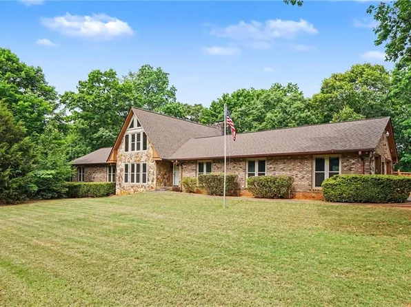 3135 Heritage Crossing Dr, Buford, GA 30519