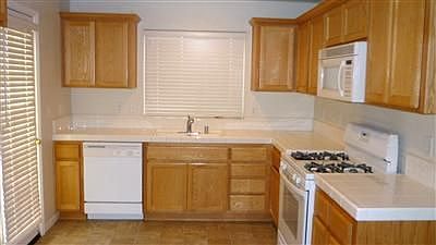 2nd image of 17 Poinsettia Ct