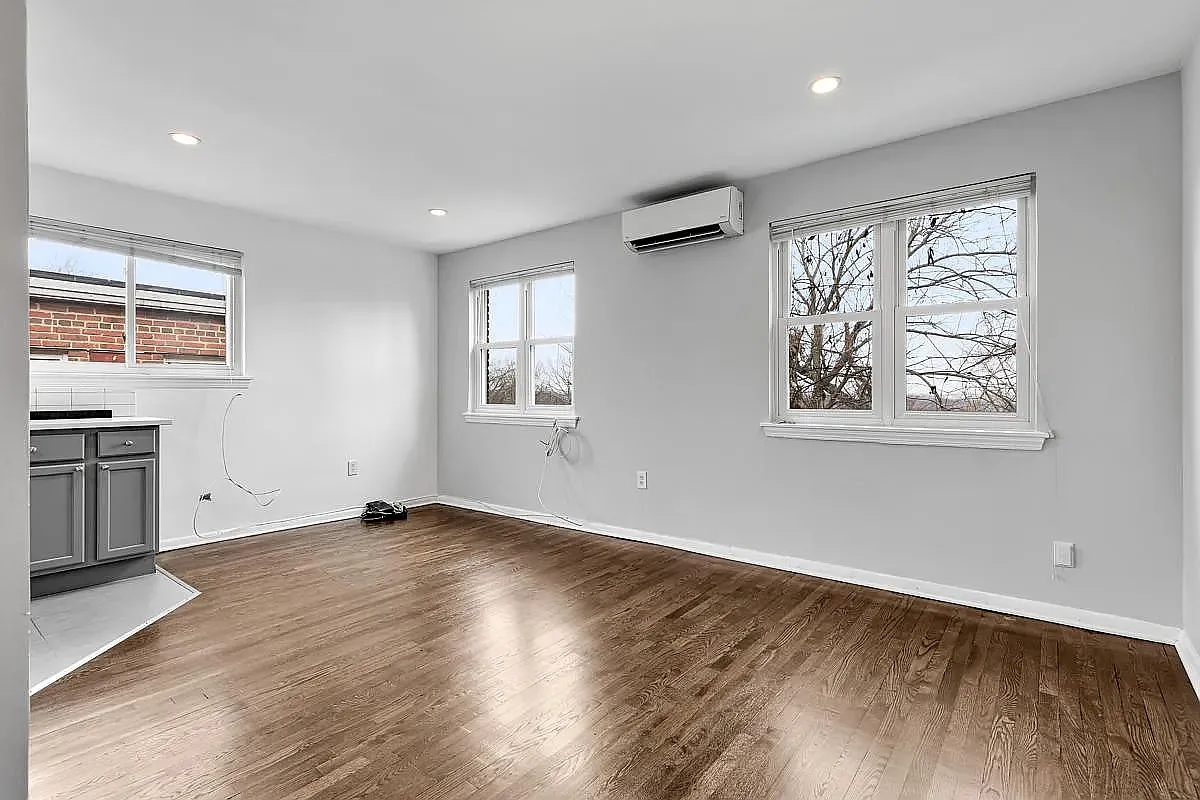 Building Photo - 228 Webster St NE #2