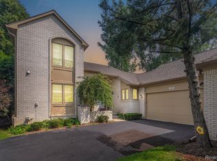 7421 Sherwood Creek Ct, West Bloomfield, MI 48322