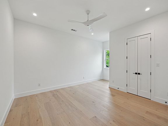 2nd image of 3815 Hawick Ln
