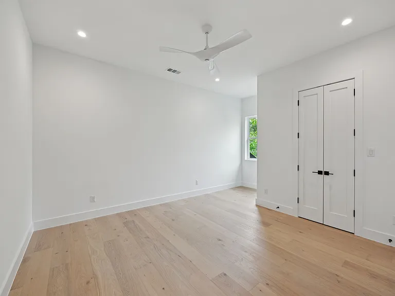 3815 Hawick Ln — Photo 2