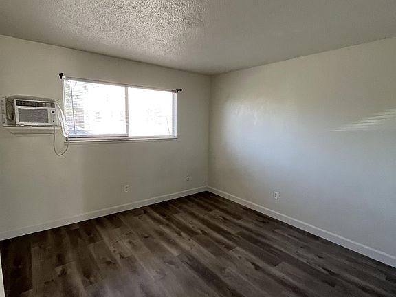 4th image of 4555 Davis St #2