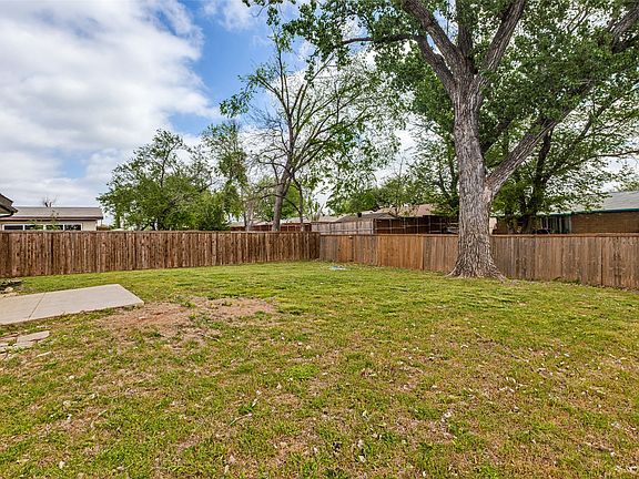 3rd image of 2308 Richmond Dr