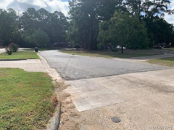 5th image of 2525 Crestwood Dr