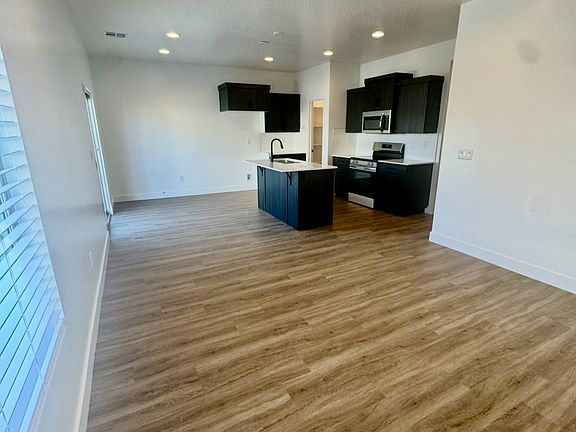 4th image of 5719 S Weehawken Ln #1