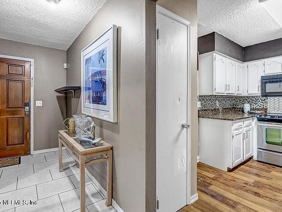 3rd image of 2120 DERRINGER Circle W