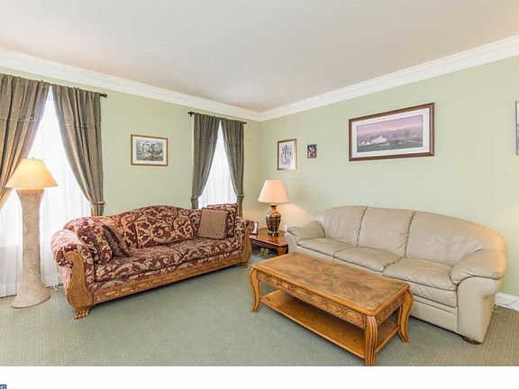 3rd image of 201 Elmwood Ln