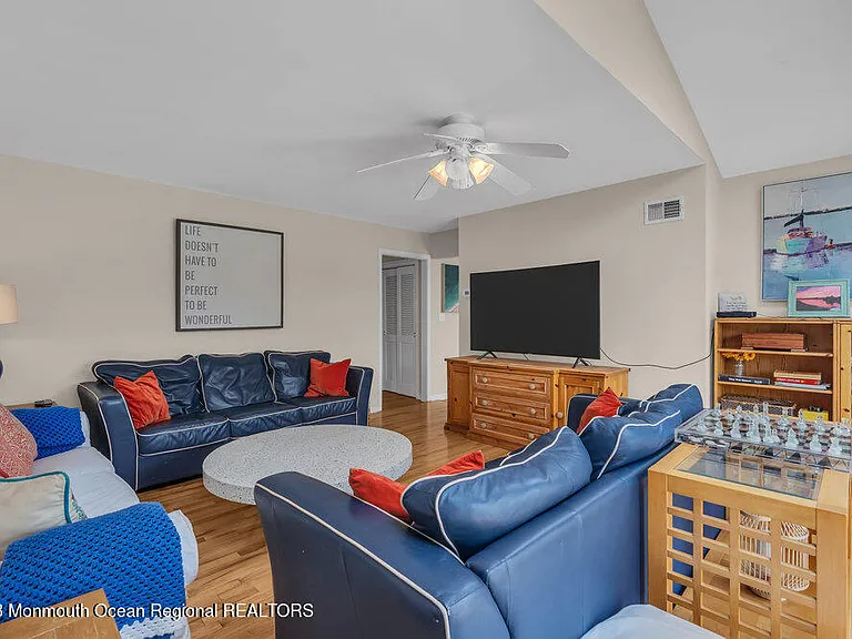 10 York Ave #24 — Photo 9