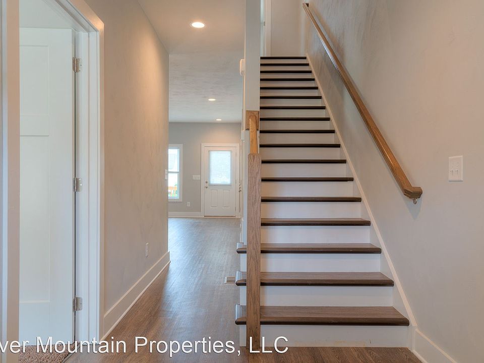 1st image of 205 Uptown Trl