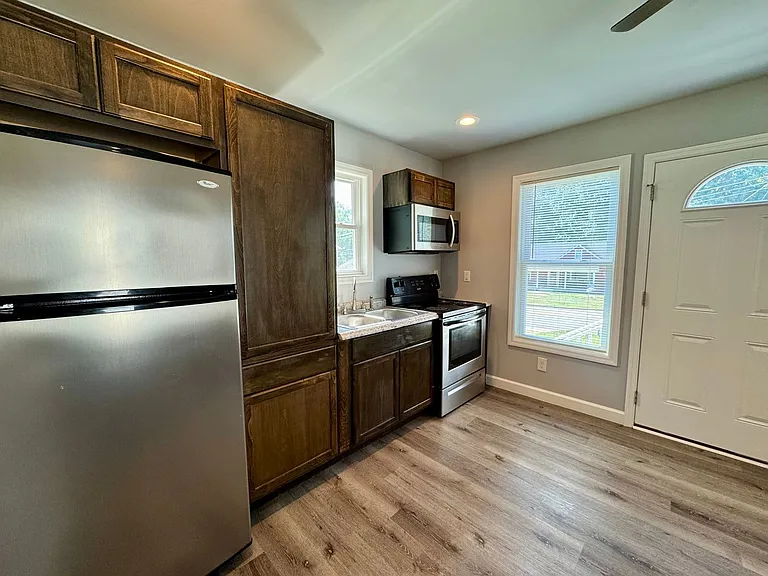 513 Pleasant St — Photo 4