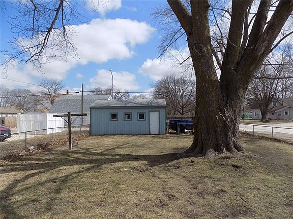 4th image of 310 S Jefferson Way