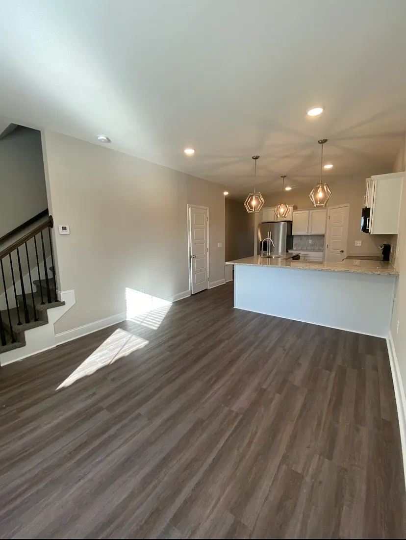 1040 Glenkirk Dr — Photo 4