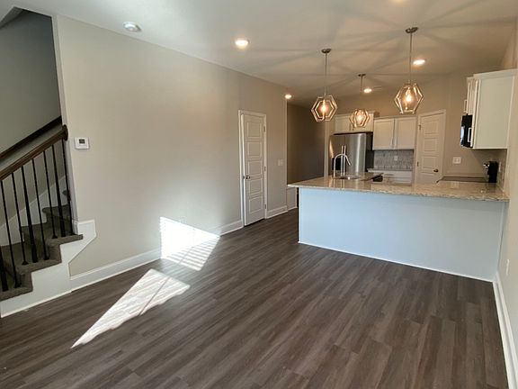 4th image of 1040 Glenkirk Dr