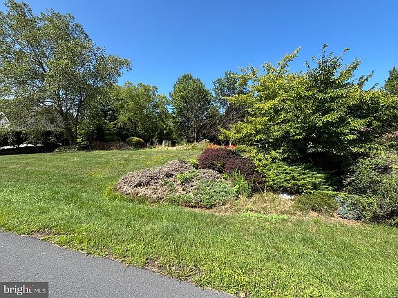 4th image of 1098 Country Club Rd