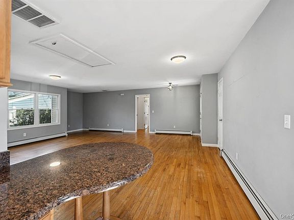 4th image of 301 Laurel Road