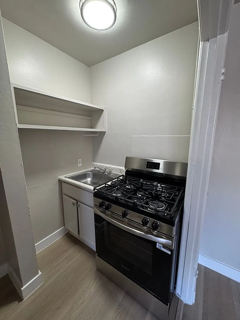 Studio, 1.0 bath, 380 sqft, $1,450 — Photo 4