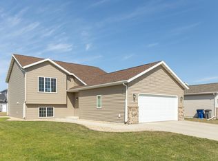 3111 26th St S, Moorhead, MN 56560