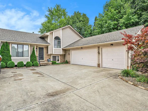2372 Woodbourne Dr, Waterford, MI 48329