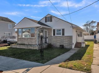 102 W Saint Paul Ave, Wildwood Crest, NJ 08260