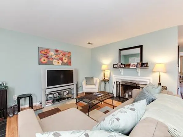 545 Colecroft Ct #4, Alexandria, VA 22314