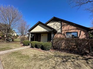 301 Meadow Bridge Dr, Rochester, MI 48307