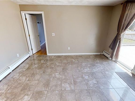 5th image of 115 Birchwood Dr