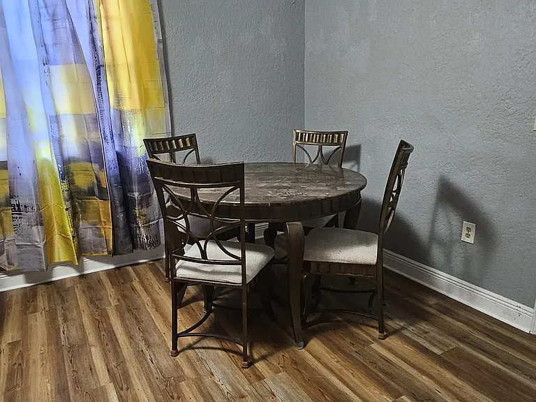 720 Texas Ave #A — Photo 2